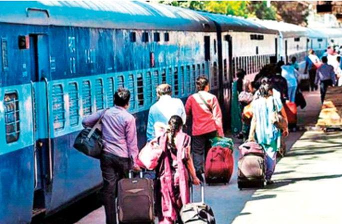 Inconvenience to railway passengers due to closure of passenger trains | पॅसेंजर गाड्या बंद असल्यामुळे रेल्वे प्रवाशांची होतेय गैरसोय