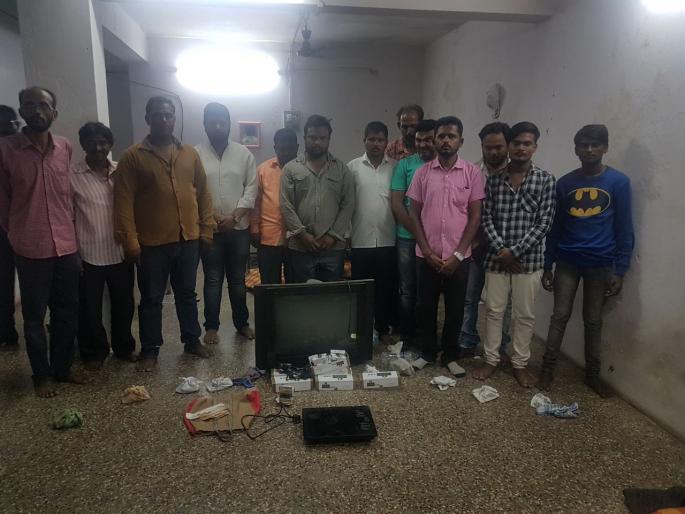 Kolhapur: Shahpura raid on three cards; 13 people arrested | कोल्हापूर : शाहूपुरीत तीन पत्त्यांच्या जुगारअड्ड्यावर छापा; १३ जणांना अटक Kolhapur: Shahpura raid on three cards; 13 people arrested | कोल्हापूर : शाहूपुरीत तीन पत्त्यांच्या जुगारअड्ड्यावर छापा; १३ जणांना अटक