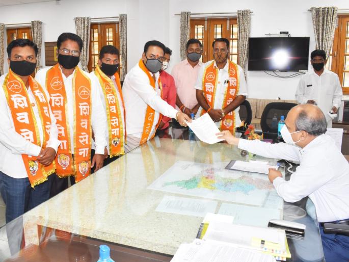 Employ local Bhumiputras, otherwise stop passengers at the airport | स्थानिक भूमिपूत्रांना रोजगार द्या, अन्यथा विमानतळावर प्रवाशी रोखू