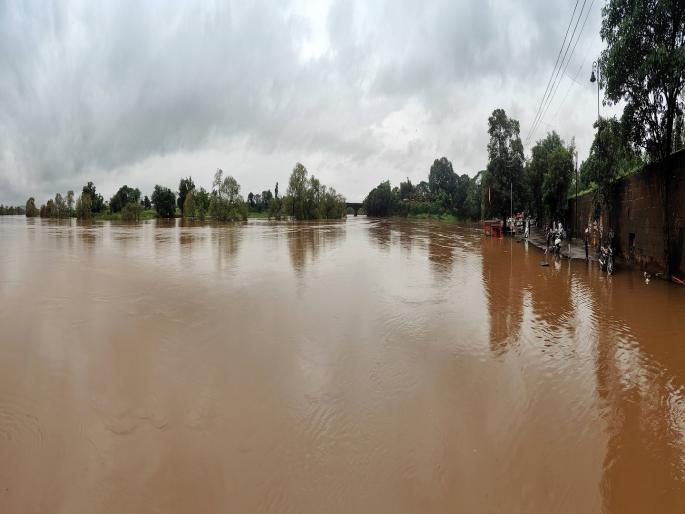 Heavy rains in four talukas including Gaganbawada in Kolhapur district Panchganga is out of the river, as many as 45 dams are under water | कोल्हापूर जिल्ह्यात गगनबावड्यासह चार तालुक्यांत अतिवृष्टी; पंचगंगा पात्राबाहेर, तब्बल ४५ बंधारे पाण्याखाली Heavy rains in four talukas including Gaganbawada in Kolhapur district Panchganga is out of the river, as many as 45 dams are under water | कोल्हापूर जिल्ह्यात गगनबावड्यासह चार तालुक्यांत अतिवृष्टी; पंचगंगा पात्राबाहेर, तब्बल ४५ बंधारे पाण्याखाली