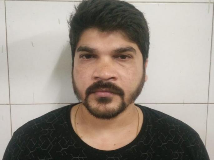 Kolhapur: The staunch gang of 'ST' Gangas, and the handover of the gangster Tahsildar is arrested | कोल्हापूर : ‘एसटी’ गँगचा म्होरक्या, हद्दपार गुंड तहसिलदारला अटक Kolhapur: The staunch gang of 'ST' Gangas, and the handover of the gangster Tahsildar is arrested | कोल्हापूर : ‘एसटी’ गँगचा म्होरक्या, हद्दपार गुंड तहसिलदारला अटक