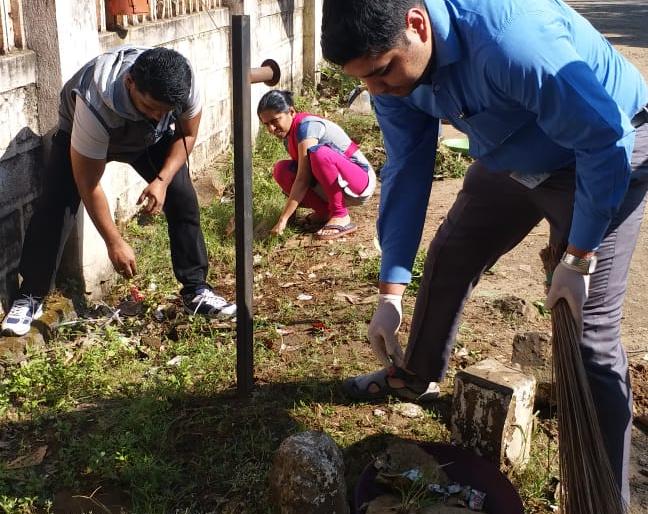 Shaladan of Kolhapur Zilla Parishad, Palkhak, Officer, Employees | कोल्हापूर जिल्हा परिषदेचा परिसर चकाचक, अधिकारी, कर्मचाऱ्यांचे श्रमदान Shaladan of Kolhapur Zilla Parishad, Palkhak, Officer, Employees | कोल्हापूर जिल्हा परिषदेचा परिसर चकाचक, अधिकारी, कर्मचाऱ्यांचे श्रमदान