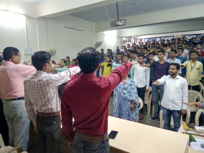 Take the initiative to make a plastic-free city: Call of Kalshetti | प्लास्टिकमुक्त शहर करण्यात पुढाकार घ्या : कलशेट्टी यांचे आवाहन Take the initiative to make a plastic-free city: Call of Kalshetti | प्लास्टिकमुक्त शहर करण्यात पुढाकार घ्या : कलशेट्टी यांचे आवाहन