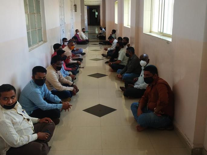 Shivaji University also closed for the second day | शिवाजी विद्यापीठात दुसऱ्या दिवशीही लेखणी बंद