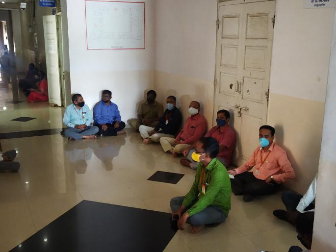 Writing closed until the decision of the Joint Action Committee | संयुक्त कृती समितीचा निर्णय होईपर्यंत लेखणी बंद Writing closed until the decision of the Joint Action Committee | संयुक्त कृती समितीचा निर्णय होईपर्यंत लेखणी बंद