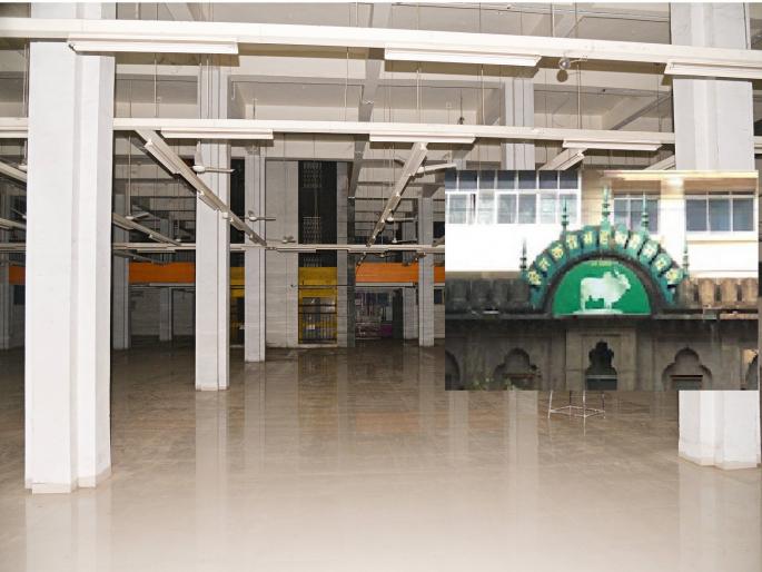 The administration has finally taken over the place of Farmers Union in Kolhapur, the devotees of Ambabai will be facilitated during Navratri festival. | कोल्हापुरातील शेतकरी संघाच्या जागेचा अखेर प्रशासनाने घेतला ताबा, नवरात्रौत्सवात अंबाबाईच्या भाविकांची सोय होणार The administration has finally taken over the place of Farmers Union in Kolhapur, the devotees of Ambabai will be facilitated during Navratri festival. | कोल्हापुरातील शेतकरी संघाच्या जागेचा अखेर प्रशासनाने घेतला ताबा, नवरात्रौत्सवात अंबाबाईच्या भाविकांची सोय होणार