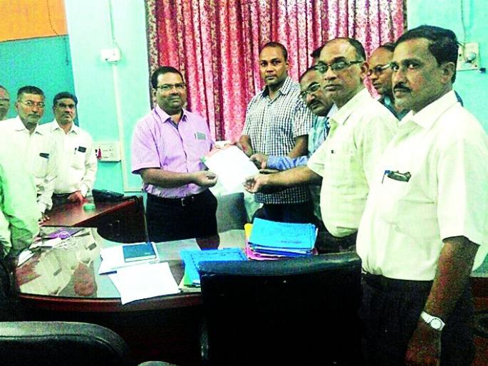 Do not take more 'exam' of teachers ... | शिक्षकांची अधिक ‘परीक्षा’ घेऊ नका ... Do not take more 'exam' of teachers ... | शिक्षकांची अधिक ‘परीक्षा’ घेऊ नका ...