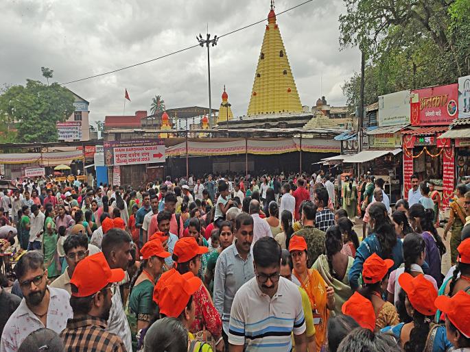 Crowd in Kolhapur due to Diwali holidays and weekends; Tourism in full swing | दिवाळी सुट्ट्या, वीकेंडमुळे कोल्हापुरात गर्दी; पर्यटन जोमात, अंबाबाईच्या दर्शनासाठी भाविकांची गर्दी  Crowd in Kolhapur due to Diwali holidays and weekends; Tourism in full swing | दिवाळी सुट्ट्या, वीकेंडमुळे कोल्हापुरात गर्दी; पर्यटन जोमात, अंबाबाईच्या दर्शनासाठी भाविकांची गर्दी