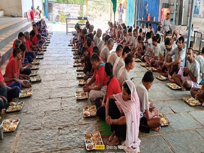 Pilgrimage of 'Inexhaustible' pleasure in 'Ramadan'! 'Human service' erased the boundary line of religion and caste...the wall of humanity is also impenetrable | ‘रमजान’ पर्वात ‘अक्षय्य’ आनंदाचे तीर्थ! ‘मानव सेवे’ने पुसली धर्म नि जातीची सीमारेषा...माणुसकीचीही भिंत अभेद्य Pilgrimage of 'Inexhaustible' pleasure in 'Ramadan'! 'Human service' erased the boundary line of religion and caste...the wall of humanity is also impenetrable | ‘रमजान’ पर्वात ‘अक्षय्य’ आनंदाचे तीर्थ! ‘मानव सेवे’ने पुसली धर्म नि जातीची सीमारेषा...माणुसकीचीही भिंत अभेद्य