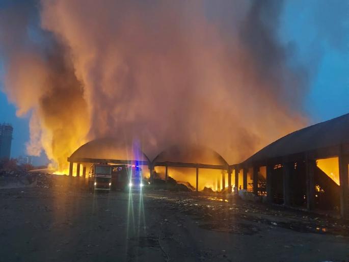 terrible fire in waste project of KDMC, who set fire? | केडीएमसीच्या बारावे घनकचरा प्रकल्पाला भीषण आग! लागली की लावली? terrible fire in waste project of KDMC, who set fire? | केडीएमसीच्या बारावे घनकचरा प्रकल्पाला भीषण आग! लागली की लावली?