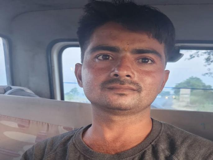 Notorious house burglar shackled: As many as 32 cases registered | कुख्यात घरफोड्याला ठोकल्या बेड्या: तब्बल ३२ गुन्हे दाखल Notorious house burglar shackled: As many as 32 cases registered | कुख्यात घरफोड्याला ठोकल्या बेड्या: तब्बल ३२ गुन्हे दाखल