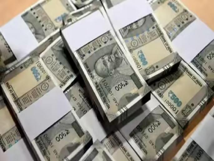 cash found at the house of the weight measurement inspector | वजन मापे निरीक्षकाच्या घरी सापडले घबाड cash found at the house of the weight measurement inspector | वजन मापे निरीक्षकाच्या घरी सापडले घबाड