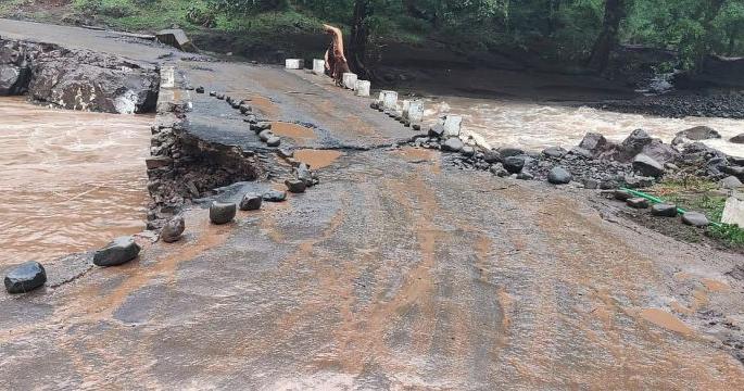 20 British-era bridges in Melghat are very dangerous | मेळघाटातील ब्रिटिशकालीन २० पूल अत्यंत धोकादायक 20 British-era bridges in Melghat are very dangerous | मेळघाटातील ब्रिटिशकालीन २० पूल अत्यंत धोकादायक