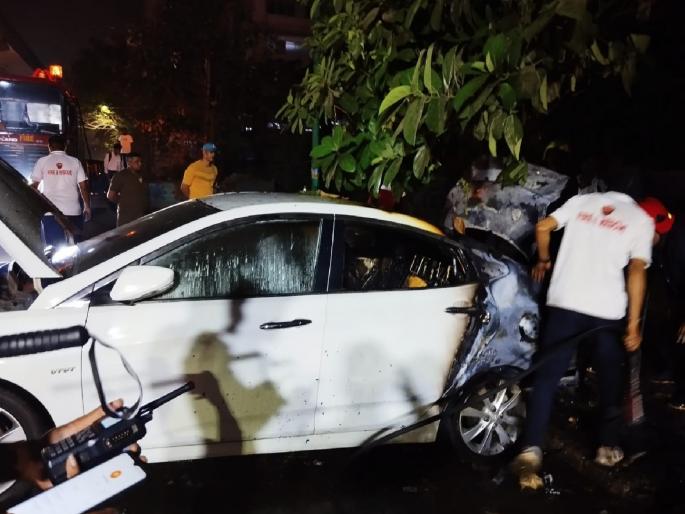 A car parked in Thane caught fire | ठाण्यात पार्क केलेल्या कारने घेतला पेट A car parked in Thane caught fire | ठाण्यात पार्क केलेल्या कारने घेतला पेट