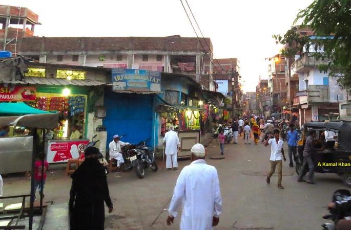Eid market 'lockdown' in Nagpur | उपराजधानीतील ईदचा बाजार ‘लॉकडाऊन’ Eid market 'lockdown' in Nagpur | उपराजधानीतील ईदचा बाजार ‘लॉकडाऊन’