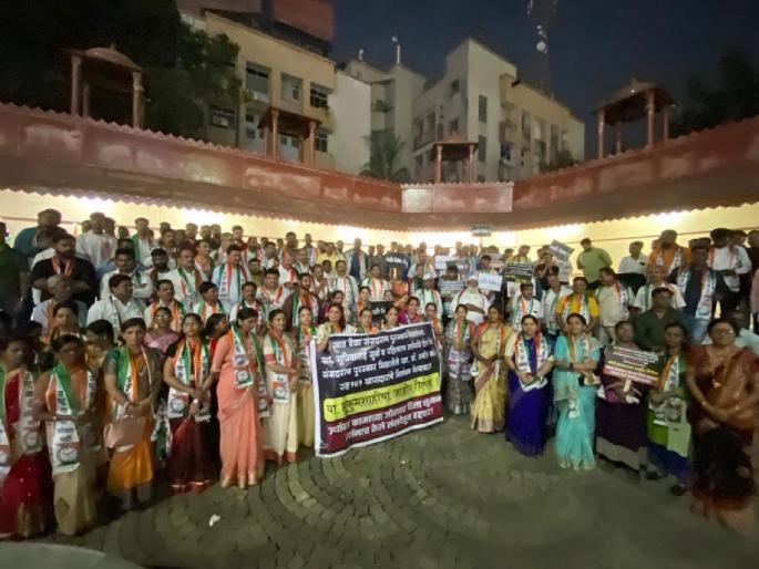 NCP protests in Vashi against MP suspension | खासदार निलबंनाच्या निषेधार्थ वाशीत राष्ट्रवादी काँग्रेसची निदर्शने NCP protests in Vashi against MP suspension | खासदार निलबंनाच्या निषेधार्थ वाशीत राष्ट्रवादी काँग्रेसची निदर्शने
