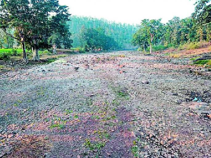 Due to the existence of rivers in Melghat threat | मेळघाटातील नद्यांचे अस्तित्व धोक्यात