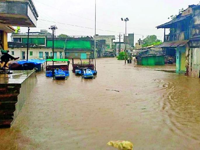 Torrent in Pathrot; The tractor sank halfway | पथ्रोटमध्ये मुसळधार; ट्रॅक्टर अर्धे बुडाले