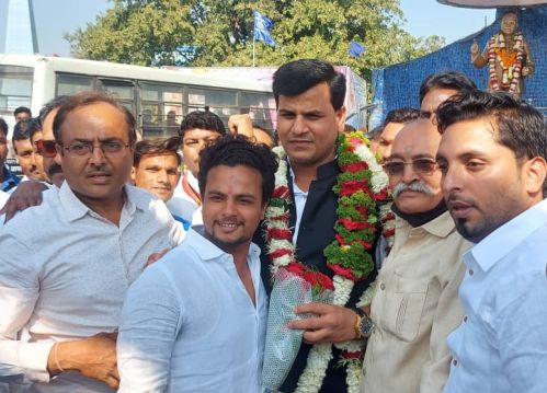 Ravi Rana's show of strength; Rally to the sound of drums | रवी राणा यांचे शक्तिप्रदर्शन; ढोल-ताशांच्या गजरात काढली रॅली Ravi Rana's show of strength; Rally to the sound of drums | रवी राणा यांचे शक्तिप्रदर्शन; ढोल-ताशांच्या गजरात काढली रॅली