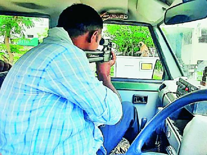 Monkey infestation, 20 stitches on one leg of a woman, fracture on the other | माकडाचा उपद्रव, महिलेच्या एका पायाला २० टाके, दुसरा फ्रॅक्चर