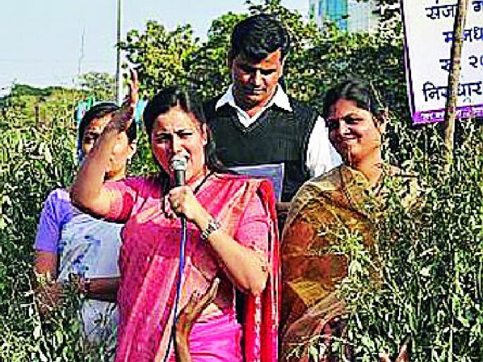 The star on the silver screen was made | रूपेरी पडद्यावरील स्टार झाली खासदार The star on the silver screen was made | रूपेरी पडद्यावरील स्टार झाली खासदार