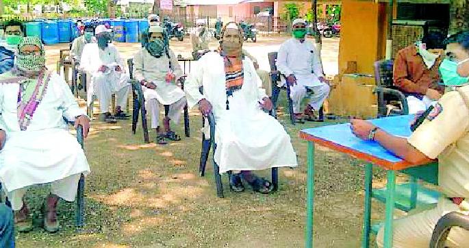 One should not come together for Namaz in Ramadan | रमजानमध्ये नमाज पठणासाठी एकत्र येऊ नये One should not come together for Namaz in Ramadan | रमजानमध्ये नमाज पठणासाठी एकत्र येऊ नये