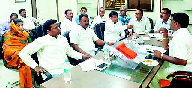 Worried about Animal Husbandry Committee on Maize purchase of 35 lakhs | ३५ लाखांच्या मका खरेदीवर पशुसंवर्धन समितीत घमासान Worried about Animal Husbandry Committee on Maize purchase of 35 lakhs | ३५ लाखांच्या मका खरेदीवर पशुसंवर्धन समितीत घमासान