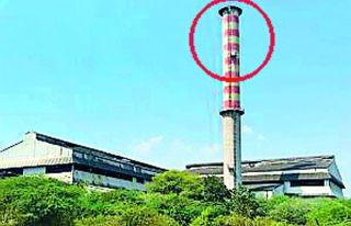Youth suicide in climbing sugar factory | साखर कारखान्याच्या धुरांड्यावर चढून युवकाची आत्महत्या Youth suicide in climbing sugar factory | साखर कारखान्याच्या धुरांड्यावर चढून युवकाची आत्महत्या