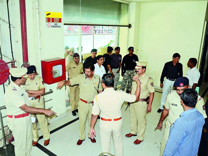 'Padmavat' from seven theaters today | सात चित्रपटगृहांत आजपासून ‘पद्मावत’ 'Padmavat' from seven theaters today | सात चित्रपटगृहांत आजपासून ‘पद्मावत’