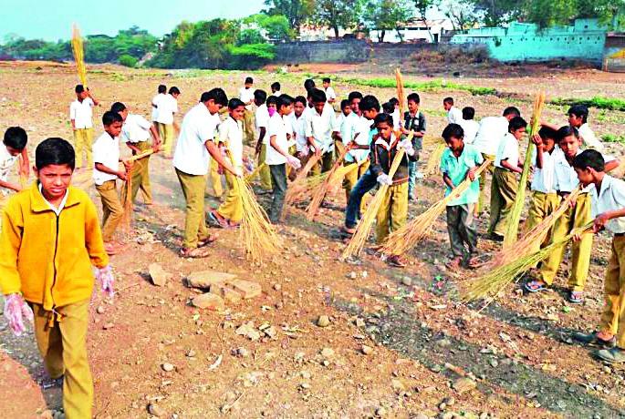 Cleanliness of cleanliness from the public | लोकजागरातून झाली शहानूर स्वच्छतेची क्रांती