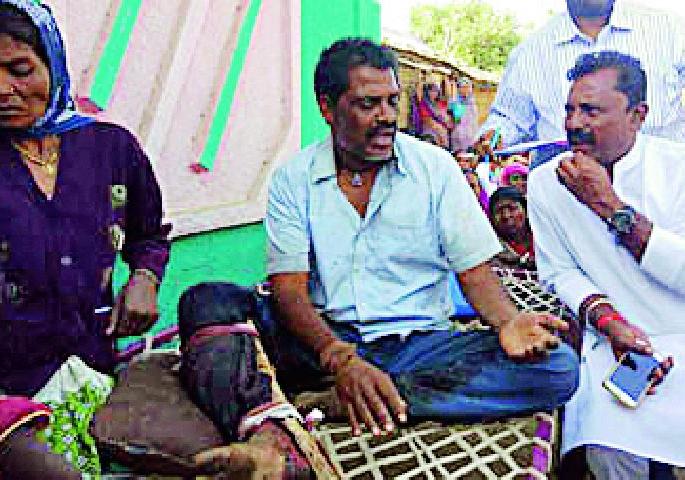 Called bread, got shot | मागितली भाकरी, मिळाली गोळी