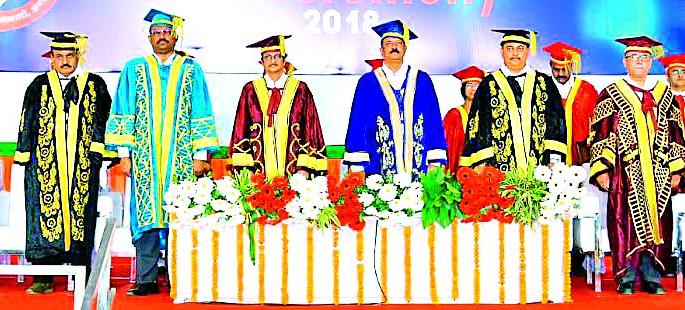 Graduation ceremony in Vidarbha Youth | विदर्भ युथमध्ये पदवीप्रदान सोहळा