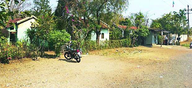 Use of unauthorized use of quartile home | चतुर्थश्रेणी निवासस्थानाचा अनधिकृत व्यक्तींद्वारा वापर