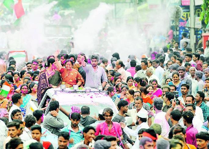 Maharashtra Election 2019 ; History composed by Yashomati Thakur, Sulbha Khodke, Ravi Rana, Bachchu Kadu; Shiv Sena's washout, BJP's shame on the situation | Maharashtra Election 2019 ; यशोमती ठाकूर, सुलभा खोडके, रवि राणा, बच्चू कडू यांनी रचला इतिहास; शिवसेनेचा धुव्वा, भाजपची स्थिती लाजीरवाणी Maharashtra Election 2019 ; History composed by Yashomati Thakur, Sulbha Khodke, Ravi Rana, Bachchu Kadu; Shiv Sena's washout, BJP's shame on the situation | Maharashtra Election 2019 ; यशोमती ठाकूर, सुलभा खोडके, रवि राणा, बच्चू कडू यांनी रचला इतिहास; शिवसेनेचा धुव्वा, भाजपची स्थिती लाजीरवाणी