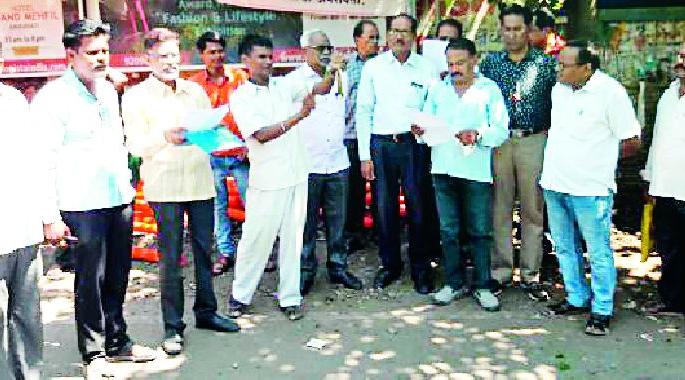 The government forgets the promises of revenue employees | महसूल कर्मचाऱ्यांच्या आश्वासनांचा शासनाला विसर