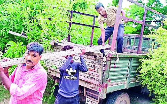 Illegal excavation forest department action on forest land | वनजमिनीवर अवैध उत्खन्नन वनविभागाची कारवाई Illegal excavation forest department action on forest land | वनजमिनीवर अवैध उत्खन्नन वनविभागाची कारवाई
