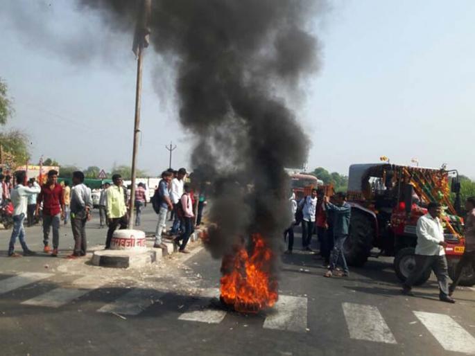A different turn of the movement of the sub-district of Majlaga | माजलगावात ऊसदराच्या आंदोलनाला वेगळे वळण A different turn of the movement of the sub-district of Majlaga | माजलगावात ऊसदराच्या आंदोलनाला वेगळे वळण