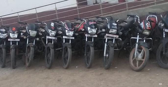 By selling the stolen two wheel, | चोरीच्या दुचाकी विकून पुणे, मुंबईत दोघे करायचे ‘ऐश’ By selling the stolen two wheel, | चोरीच्या दुचाकी विकून पुणे, मुंबईत दोघे करायचे ‘ऐश’