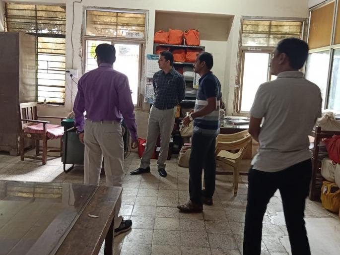 Cleaning campaign in the administrative building | प्रशासकीय इमारतीत स्वच्छता मोहीम Cleaning campaign in the administrative building | प्रशासकीय इमारतीत स्वच्छता मोहीम