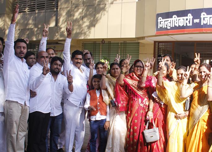 The flag of development for Beed ZP | बीड जि.प.त महाविकास आघाडीचा झेंडा The flag of development for Beed ZP | बीड जि.प.त महाविकास आघाडीचा झेंडा