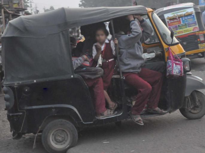 Beginning school stay in Beed district | बीड जिल्ह्यात विद्यार्थ्यांचा जीवघेणा शाळा प्रवास