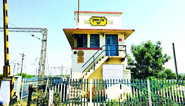 The British railway cabin history will be destroyed | ब्रिटिशकालीन रेल्वे केबिन इतिहासजमा होणार The British railway cabin history will be destroyed | ब्रिटिशकालीन रेल्वे केबिन इतिहासजमा होणार