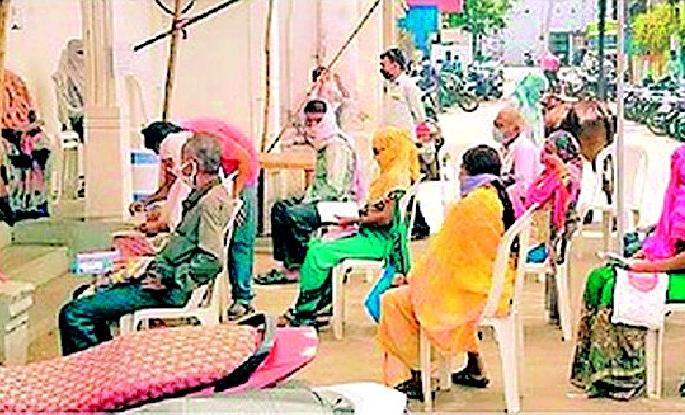 The need to provide ‘home delivery service’ to customers | ग्राहकांना ‘घरपोच सेवा’ देण्याची गरज