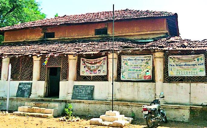 Building of Pawani Digital Public School Building | पवनी डिजिटल पब्लिक स्कूलची इमारत मोडकळीस