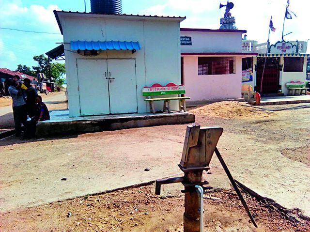 Four lakh rupees' RO | चार लाखांच्या ‘आरओ’ची दुरवस्था