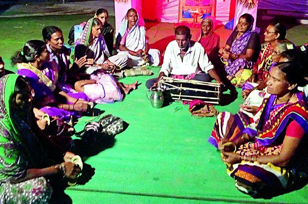 Farmers, laborers, laborers, and others | शेतकरी, मजुरांच्या घामाचा भाजी मंडीत सहृदय सन्मान