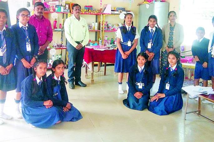 Online blow to vocational courses | व्यावसायिक अभ्यासक्रमाला ऑनलाईनचा फटका