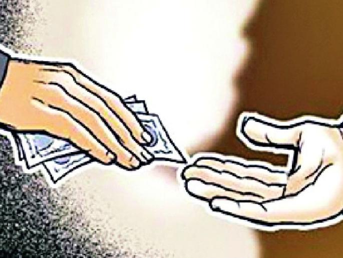 Senior clerk in a bribe while taking bribe | लाच घेताना वरिष्ठ लिपिक जाळ्यात