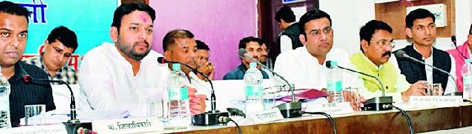 Government pursues paddy producing farmers | शासन धान उत्पादक शेतकऱ्यांच्या पाठिशी