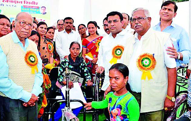 Distribution of allotment to all the goddesses | सर्वच दिव्यांगांना करणार साहित्याचे वाटप